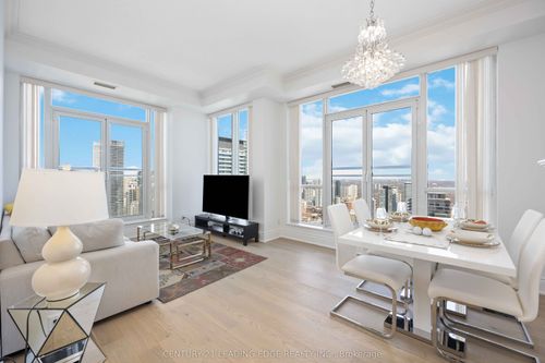 2-763 Bay St, Toronto, ON, M5G2R3 | Card Image