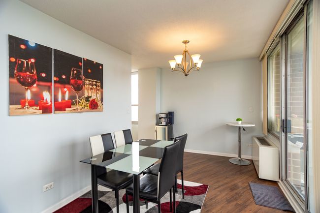 APT-9C - 3925 Triumvera Dr, Home with 2 bedrooms, 2 bathrooms and null parking in Glenview IL | Image 4
