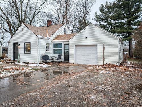 1872 Pickle Rd, Akron, OH, 44312-4216 | Card Image