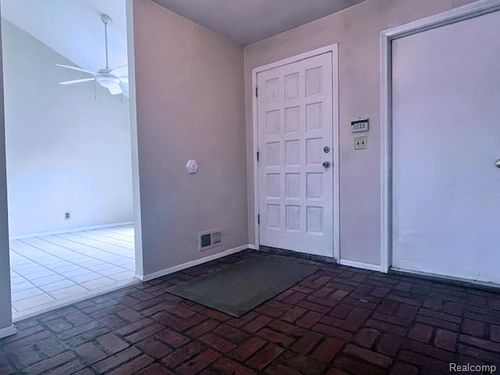 179 E Long Lake Rd, Bloomfield Hills, MI, 48304-2326 | Card Image