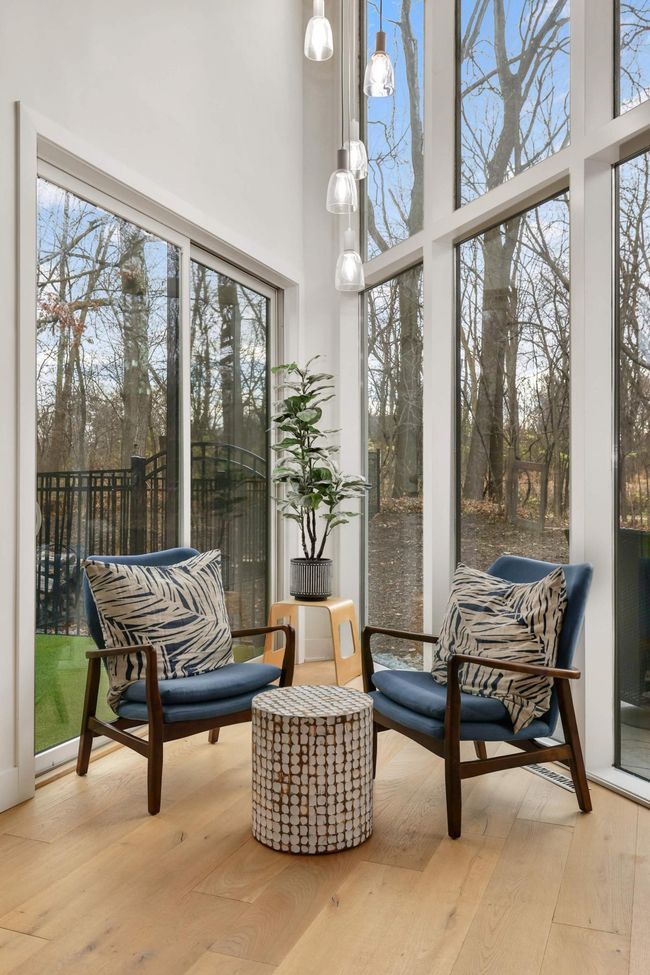 Getting sitting area with panoramic views | Image 12