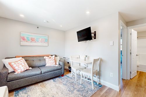 204-1072 Post Rd, Wells, ME, 04090-4500 | Card Image