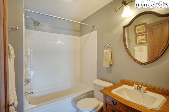 Full bath on 2nd level | Image 18