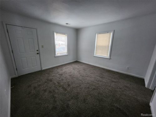 15389 Dixie, Redford, MI, 48239-3636 | Card Image