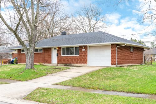 6402 Chippingdon Dr, Huber Heights, OH, 45424-3712 | Card Image