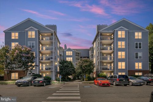 3-c11-3178 Summit Square Dr, OAKTON, VA, 22124-2879 | Card Image