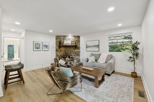 1016 Rustic Hills Dr, Ashland City, TN, 37015-5521 | Card Image