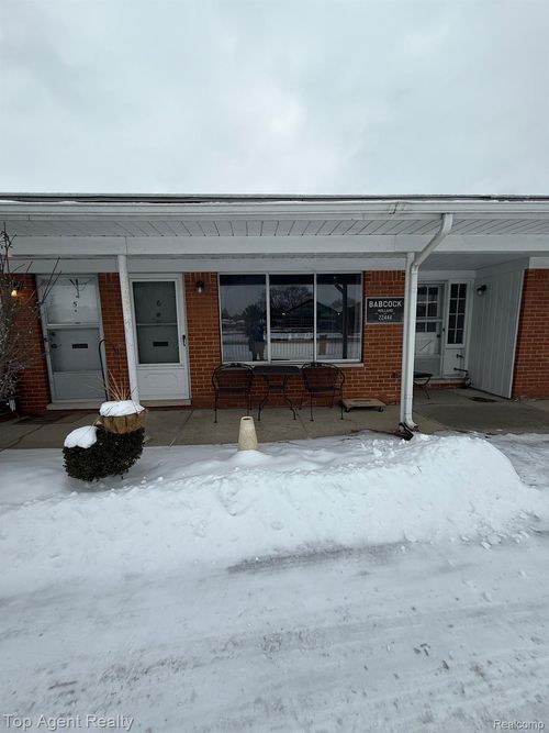 apt-6-22444 Kelly Rd, Eastpointe, MI, 48021-2600 | Card Image