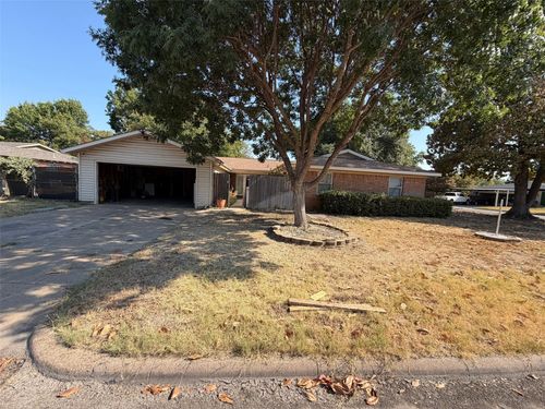 2121 Elton Rd, Haltom City, TX, 76117-6515 | Card Image