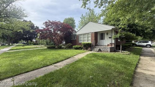 20015 Lochmoor St, Harper Woods, MI, 48225-1745 | Card Image