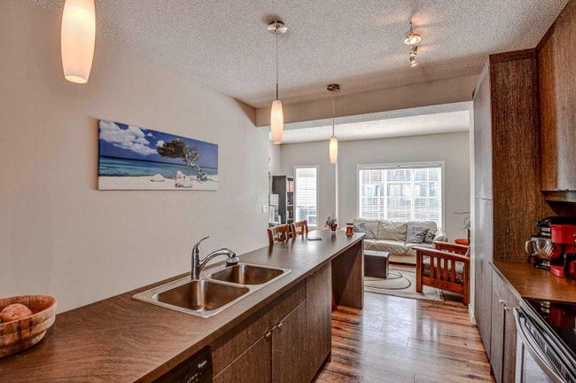 124 Marquis Lane Se, Home with 3 bedrooms, 2 bathrooms and 3 parking in Calgary AB | Image 3
