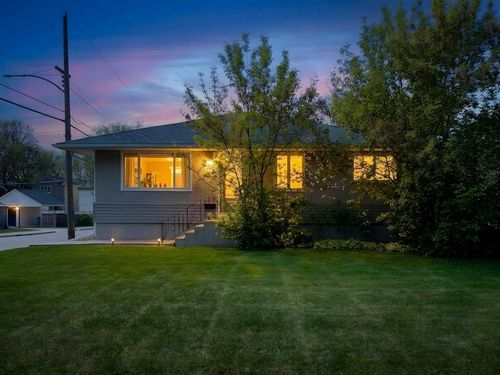 2203 9 Ave Nw, Calgary, AB, T2N1E8 | Card Image