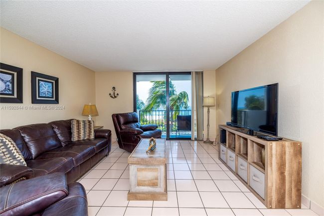 405 - 2625 Collins Ave, Condo with 1 bedrooms, 1 bathrooms and null parking in Miami Beach FL | Image 8