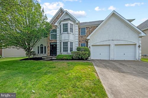 8 Sawgrass Dr, Mount Holly, NJ, 08060-4740 | Card Image