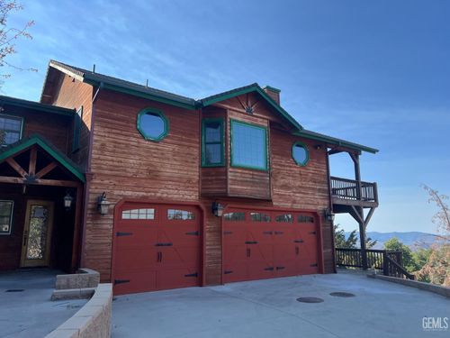 26840 Medicine Bow Ct, Tehachapi, CA, 93561-9233 | Card Image