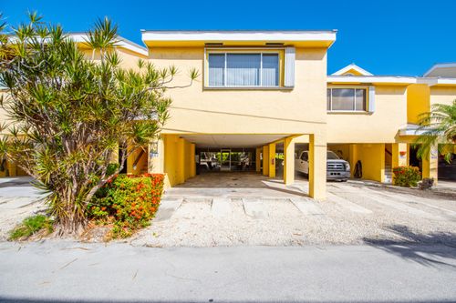 9867 Leeward Ave, Key Largo, FL, 33037-2374 | Card Image