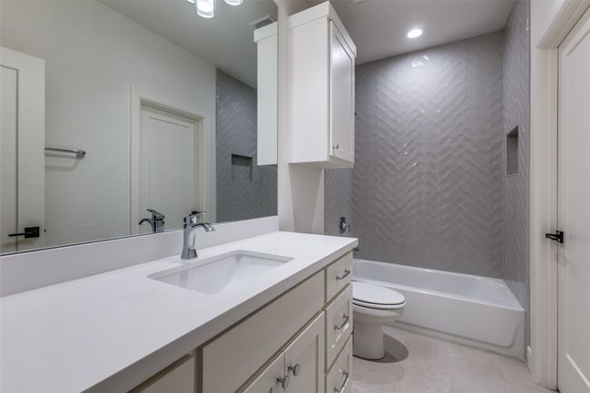 Ensuite Bath | Image 34