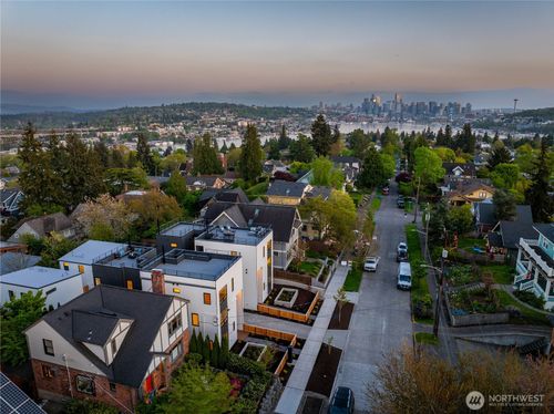 4116 B Burke Avenue N, Seattle, WA, 98103 | Card Image