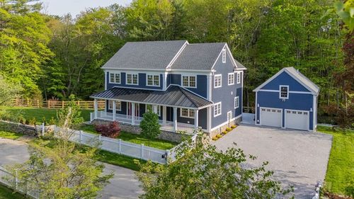 12 Stoddard St, Upton, MA, 01568-1521 | Card Image