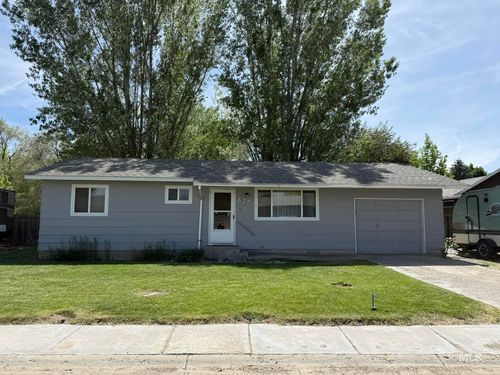 827 Nw 2nd St, Fruitland, ID, 83619-2460 | Card Image