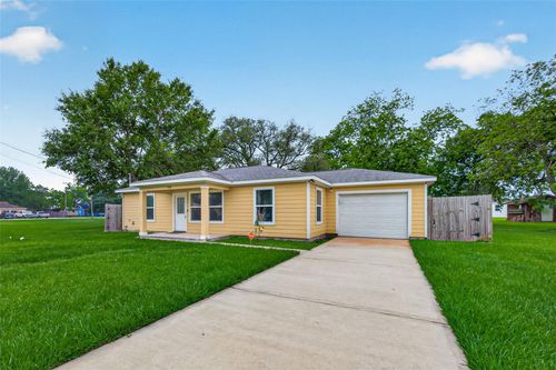 1708 AND 1702 Sycamore Ave, Bay City, TX, 77414-3720 | Card Image