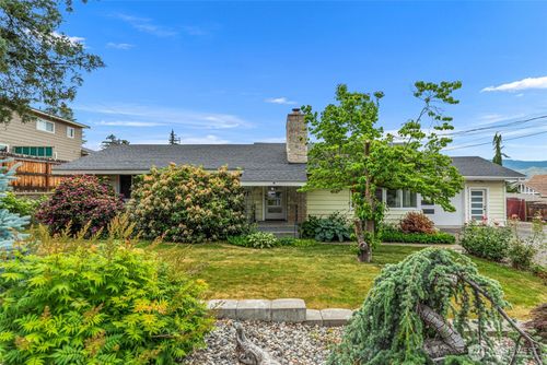 555 15th Street Ne, East Wenatchee, WA, 98802 | Card Image