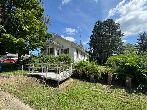 2333 Barker St, Clinton, IA, 52732-6957 | Card Image