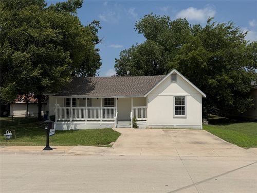 605 N Pine St, Roanoke, TX, 76262-6118 | Card Image