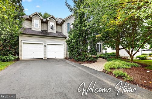 42 Stonehedge Dr, East Windsor, NJ, 08520-2825 | Card Image