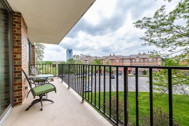 APT-301 - 2 S Atrium Way, Condo with 2 bedrooms, 2 bathrooms and 1 parking in Elmhurst IL | Image 19