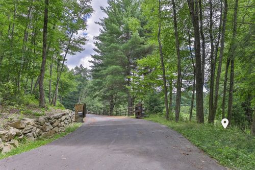 5 Flat Creek Dr, Glenville, NC, 28736-6365 | Card Image