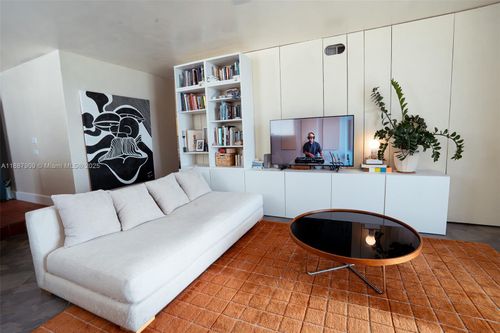 apt-526-1801 S Treasure Dr, North Bay Village, FL, 33141-0010 | Card Image