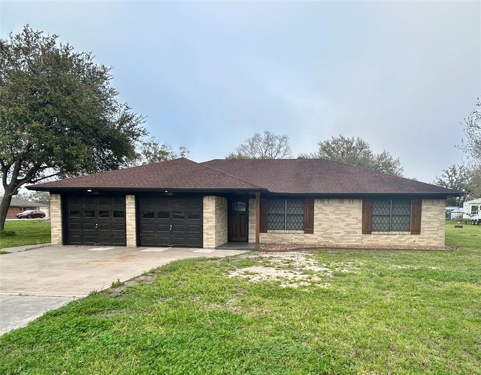 Avenue , Danbury, TX 77534