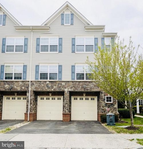 11187 Wortham Crest Cir, MANASSAS, VA, 20109-5692 | Card Image