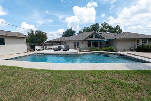 300 Las Plumas Dr, Georgetown, TX, 78628-1305 | Card Image