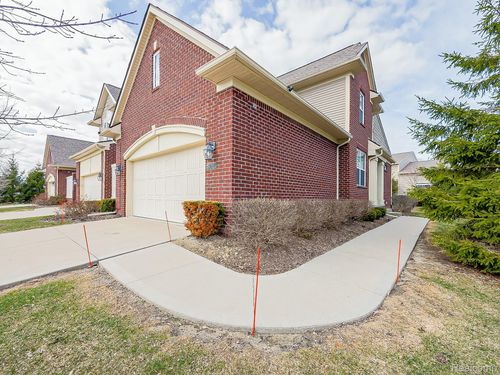 7212 Berry Fld, West Bloomfield, MI, 48322-2787 | Card Image