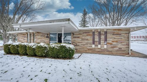 6105 Fairdale Dr, Cambridge, OH, 43725-8865 | Card Image