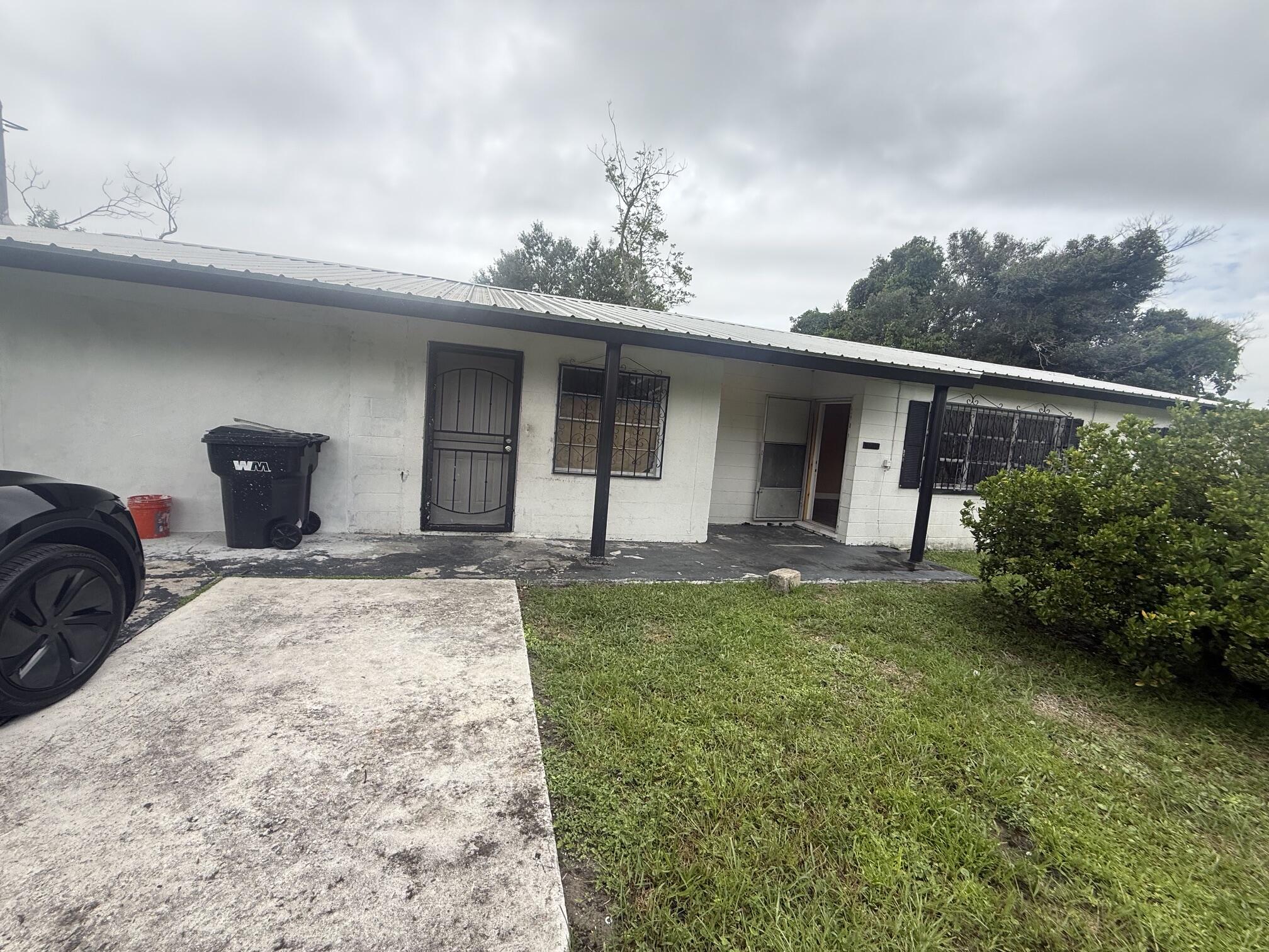 Residential Lease in Okeechobee
