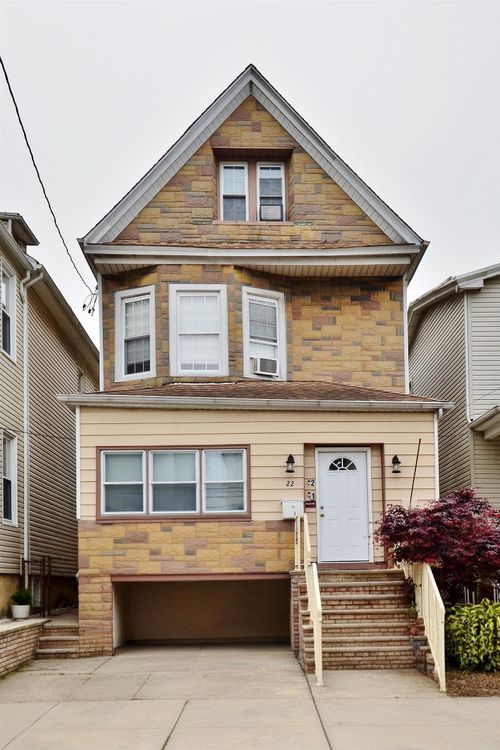 22 E 44th St, Bayonne, NJ, 07002-4801 | Card Image