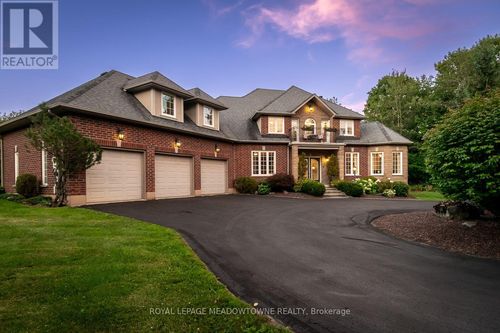 4215 Ennisclare Drive, Milton (NA Rural Nassagaweya), ON, N0B2K0 | Card Image