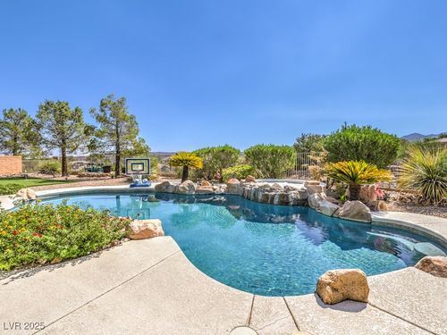 99 Fountainhead Cir, Henderson, NV, 89052-6422 | Card Image