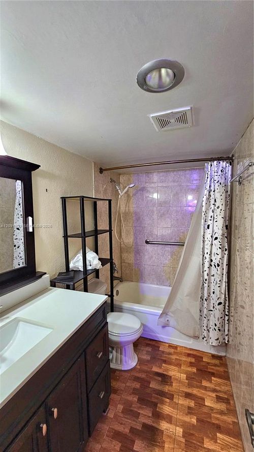 b2-3954 Inverrary Drive, Lauderhill, FL, 33319 | Card Image
