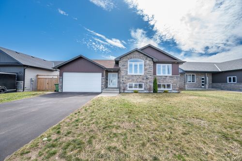 17 Drew St, Petawawa, ON, K8H0G4 | Card Image