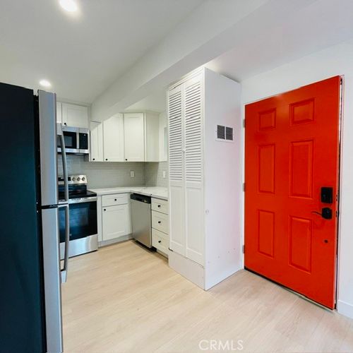 5-4152 N Business Street, Long Beach, CA, 90807 | Card Image