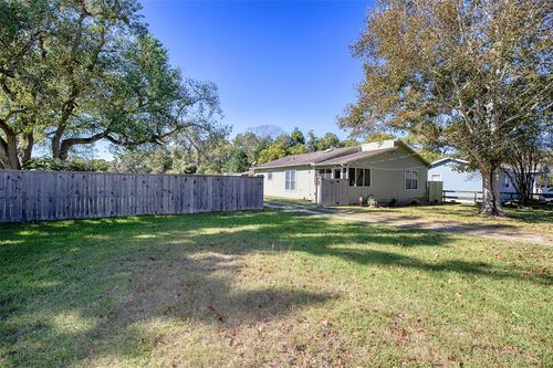 5220 Krueger Dr, Dickinson, TX, 77539-7519 | Card Image