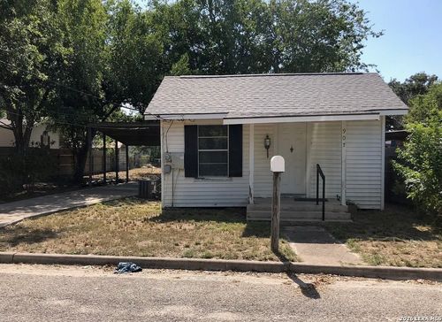 907 Martin St, Pleasanton, TX, 78064-2621 | Card Image