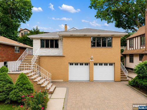 1042 Harvard Pl, Fort Lee, NJ, 07024-1630 | Card Image