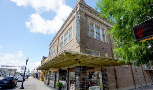 321 N Main St, Taylor, TX, 76574-3642 | Card Image
