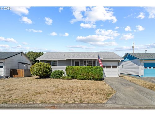 1435 Country Club Cir, Woodburn, OR, 97071-2416 | Card Image