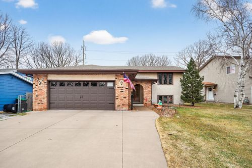 6400 Starlite Cir Ne, Fridley, MN, 55432-4339 | Card Image